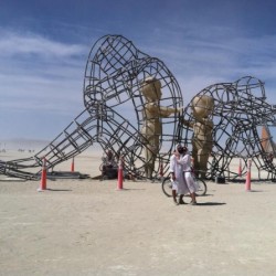 Rzeźba „Miłość” na festiwalu Burning Man - Trendy w architekturze ...